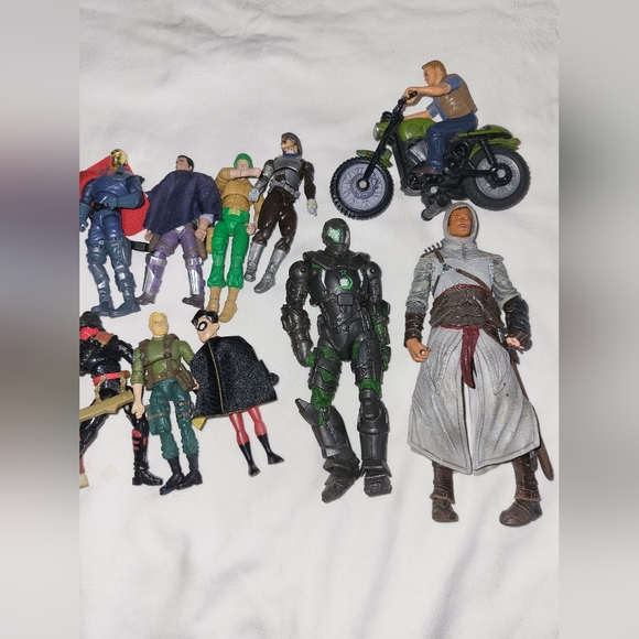 Action Figures - Picture 3 of 3